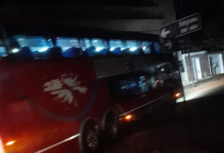 A punta de cuchillo le robaron la recaudación a chófer de colectivo de La Paz